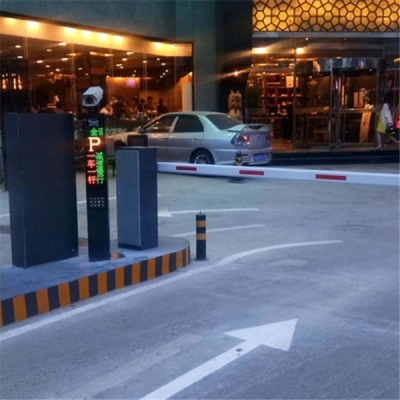 北京朝陽潘家園地鐵站停車場(chǎng)
